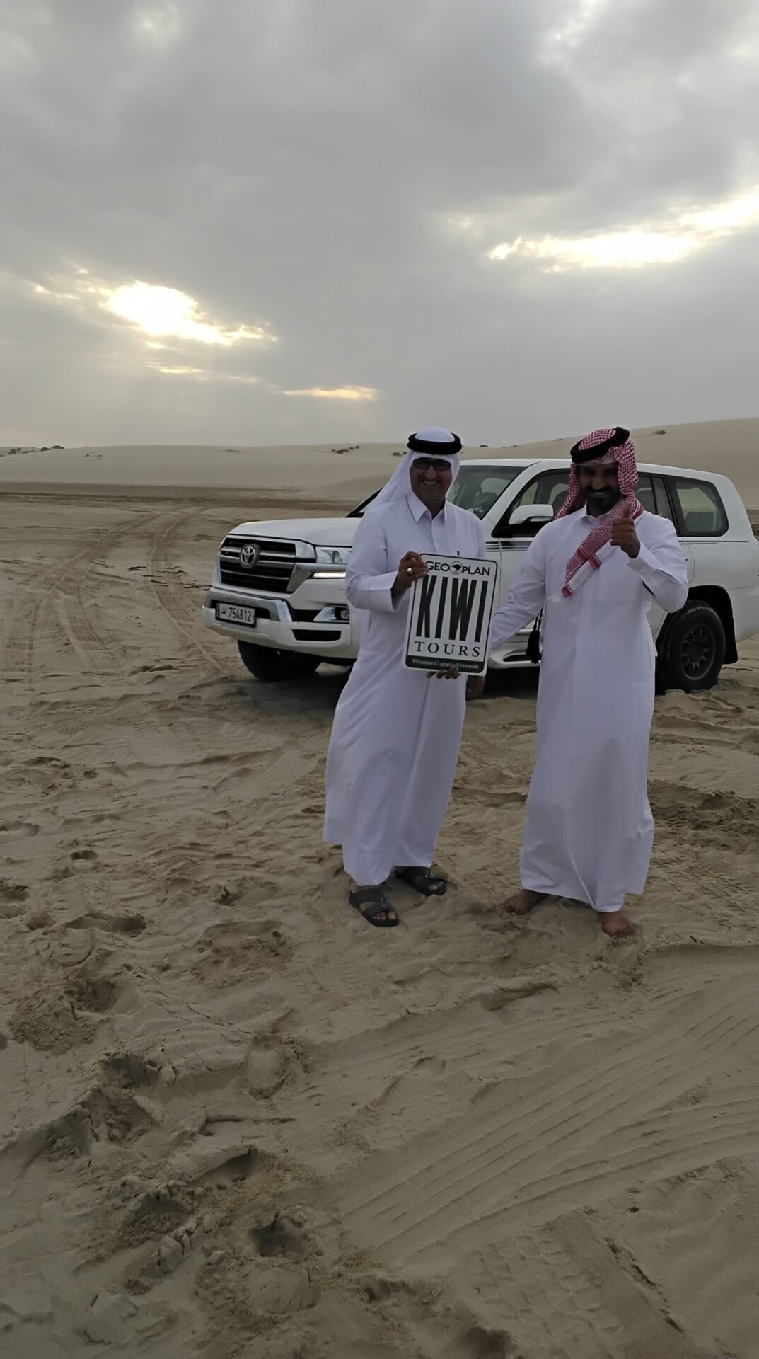 Wüstensafari Fahrer mit KiwiSchild