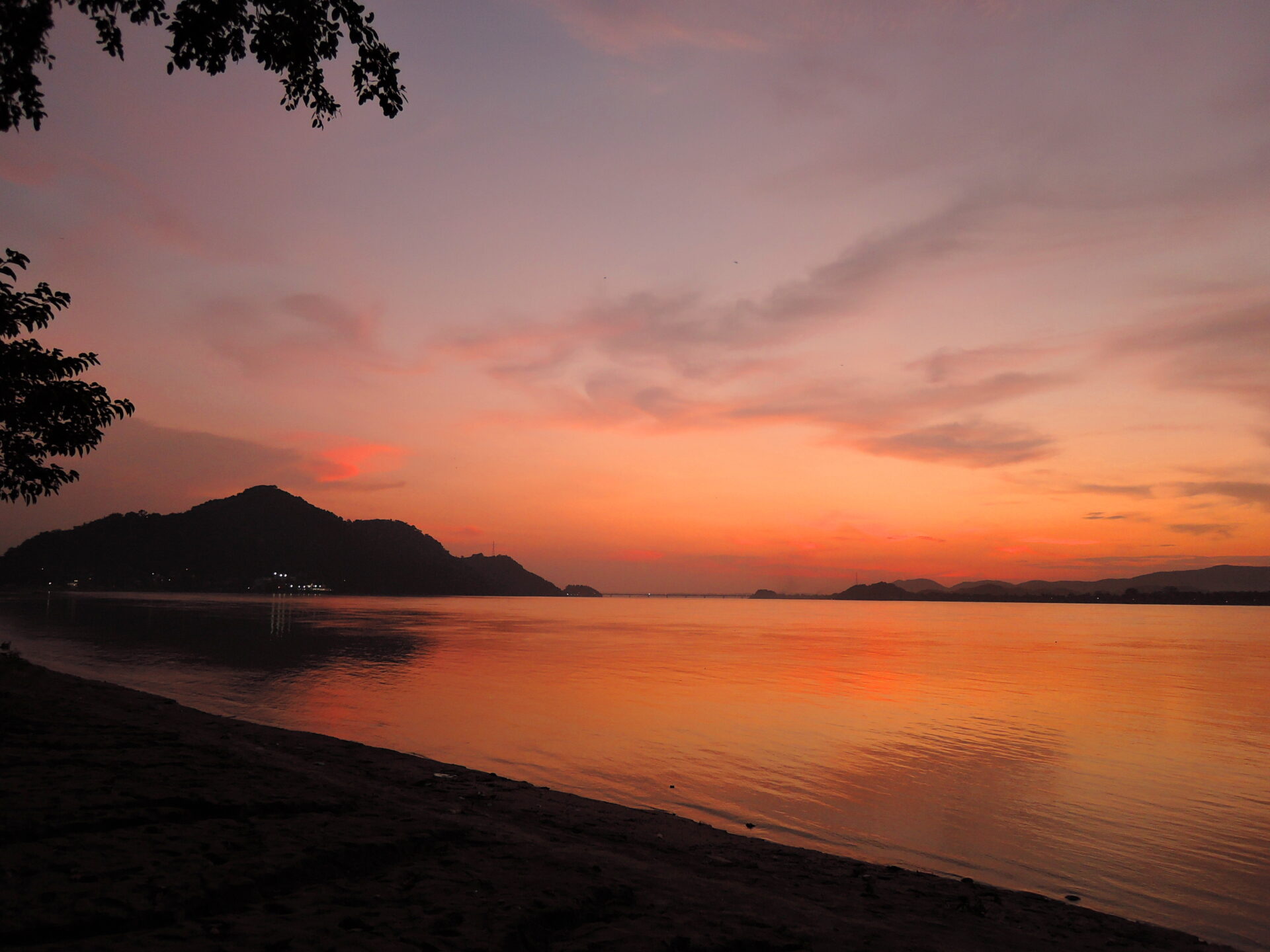 Sonnenuntergang am Brahmaputra