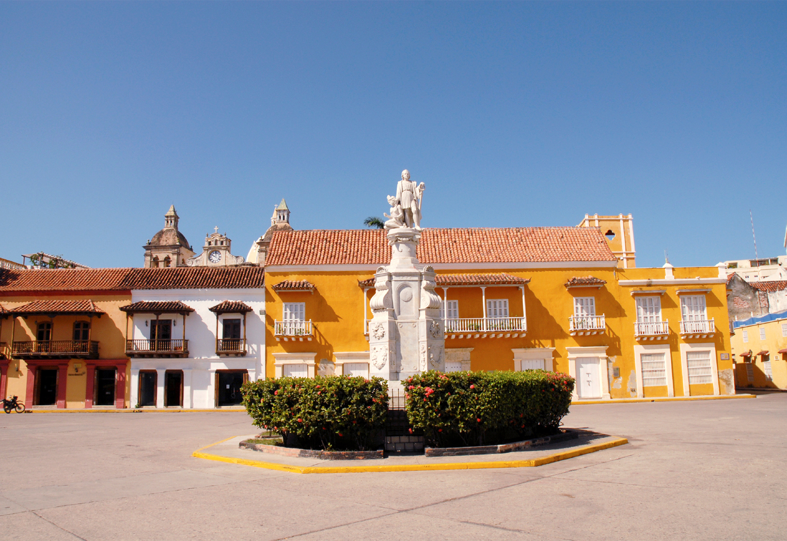 Paradeplatz in Cartagena mit Statue