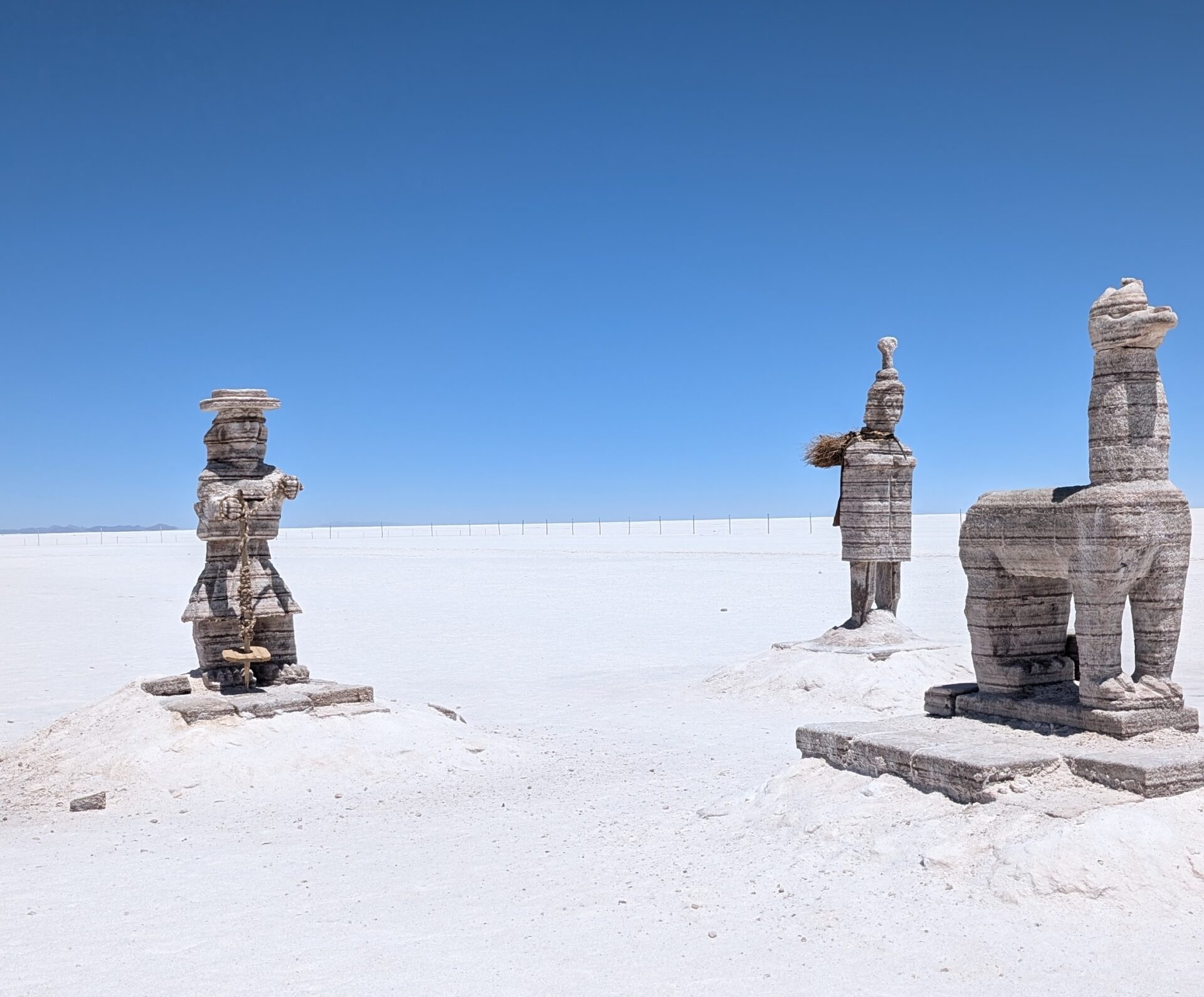 Salzskulpturen im Salar de Uyuni